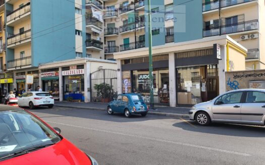 Locale Commerciale Via Sismondi