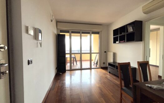 2 Locali con terrazzino Piazzale Lodi