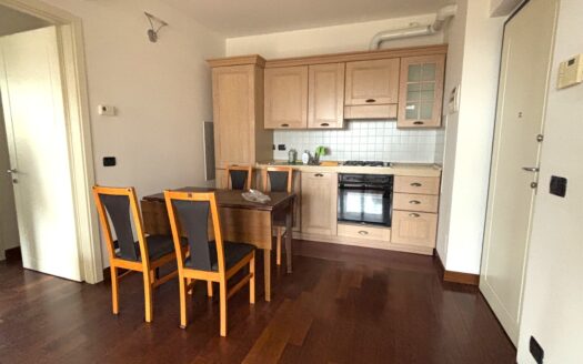 2 Locali con terrazzino Piazzale Lodi