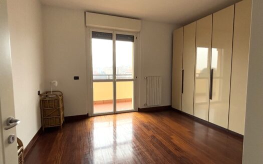 2 Locali con terrazzino Piazzale Lodi